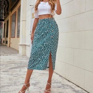 Green Shein polka dot skirt L